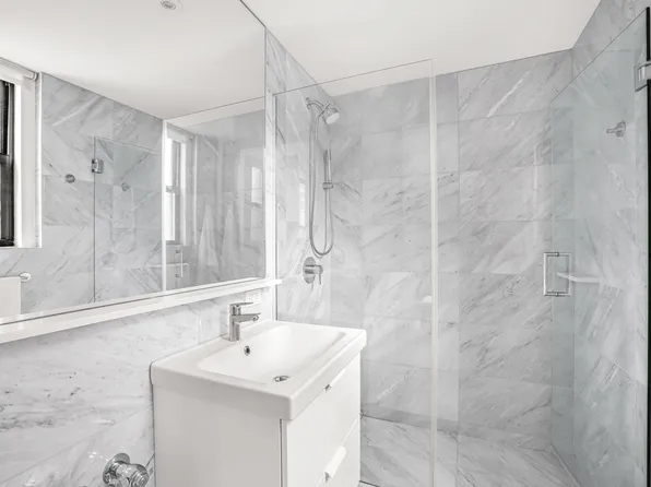 321 East 54th Street image 5 of 7