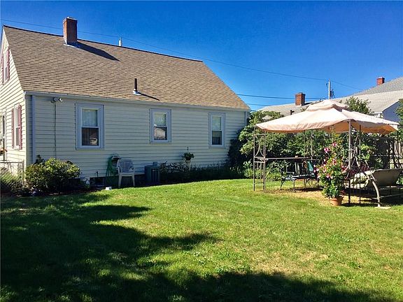 4th image of 121 Woodbury St