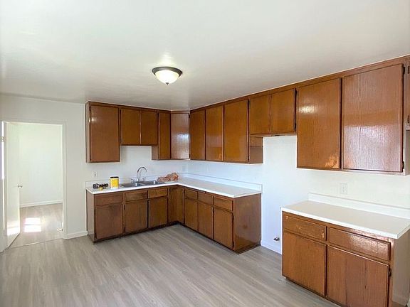 4th image of 637 S McDonnell Ave #F