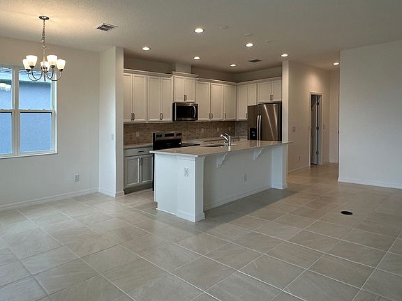 Modern Open-Concept Kitchen in Central Florida Home