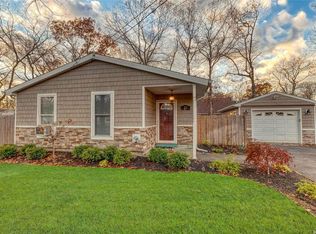 22 Nesaquake Trl, Ridge, NY 11961