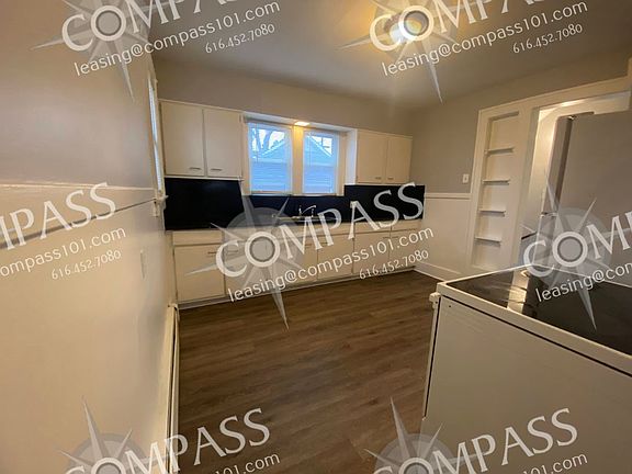 4th image of 1811 Nelson Ave SE