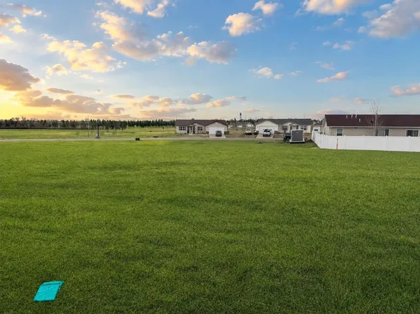 202 & 222 Noma Dr #221, Stanley, ND 58784