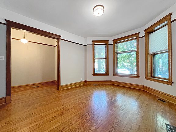 2nd image of 3726 N Lakewood Ave #1F