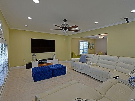 5th image of 427 W Shakespeare Dr