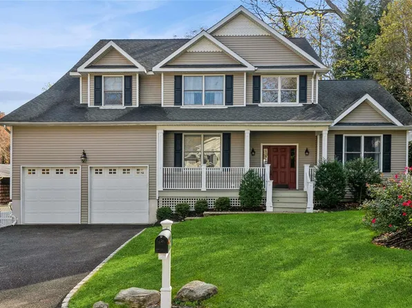 4 Eastview Drive, Centerport, NY 11721