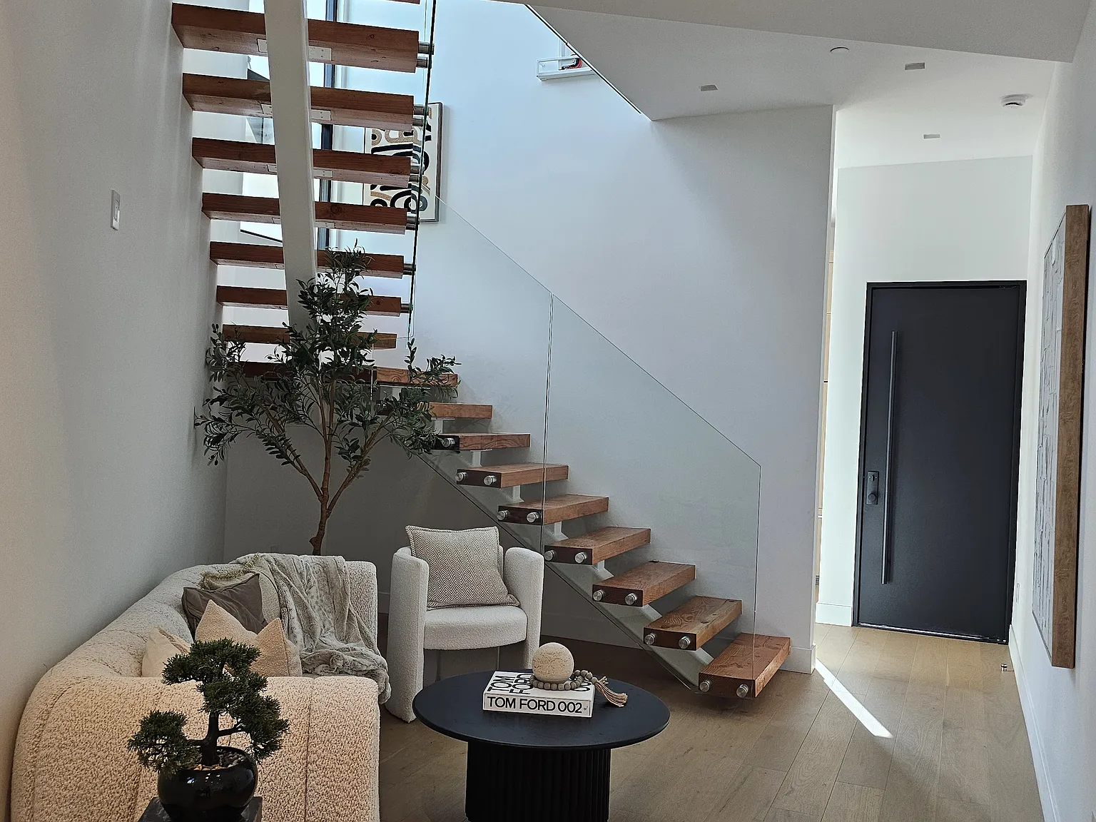 4 bed, 4.5 bath, 2293 sqft, $8,500 — Photo 3