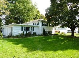 2 Charcoal Ridge Rd E, New Fairfield, CT 06812