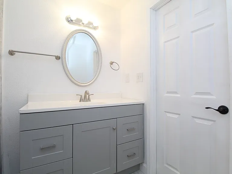 6037 Syrcle Ave — Photo 12