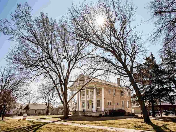 415 W Walnut St, Junction City, KS 66441