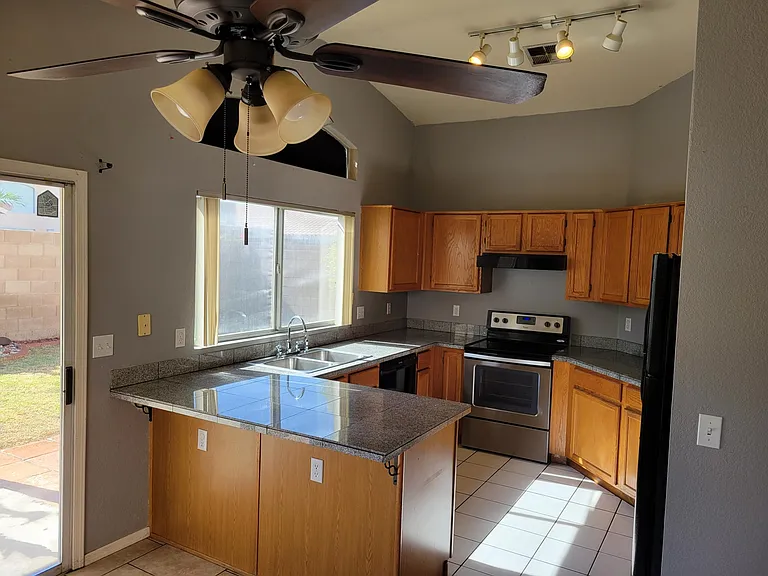 4953 W Oraibi Dr — Photo 3