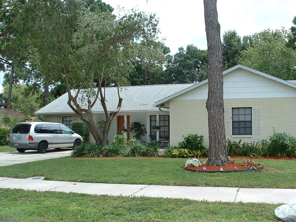 2nd image of 8166 Larchwood Rd