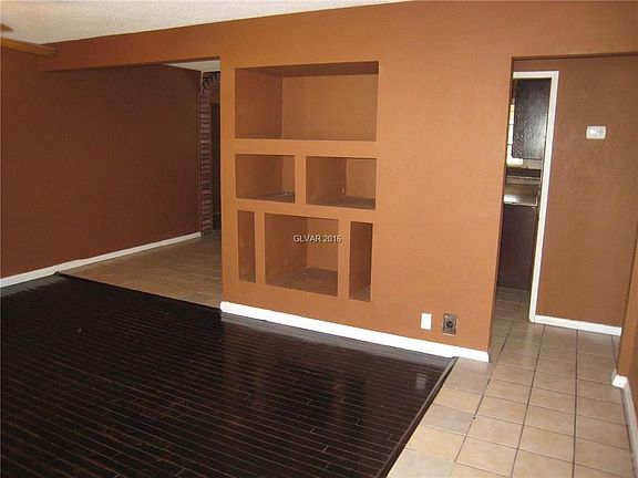3rd image of 1404 E Carson Ave