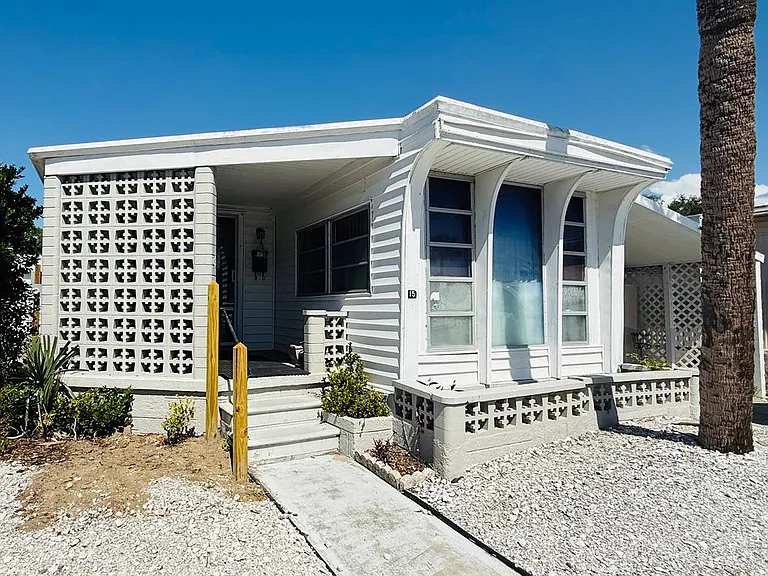 4851 W Gandy Blvd #B3-L15 — Photo 2