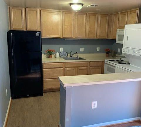 3rd image of 4598 Central Park Dr