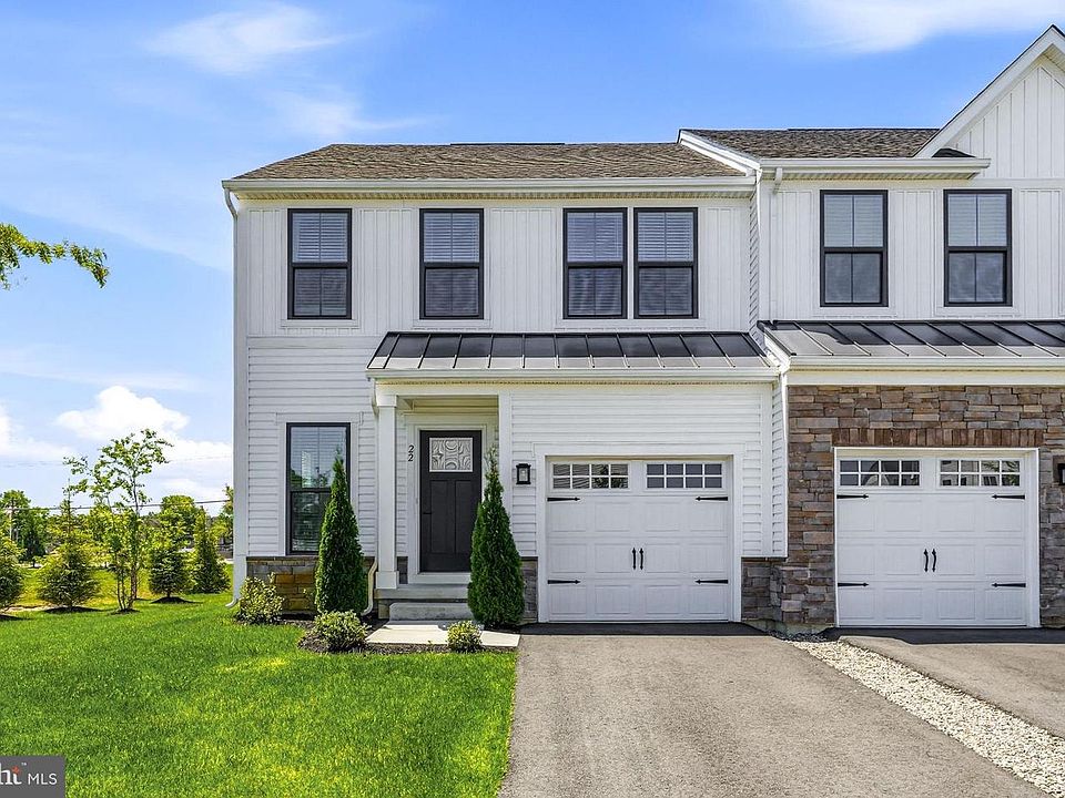 1st image of 22 Cinnamon Ln