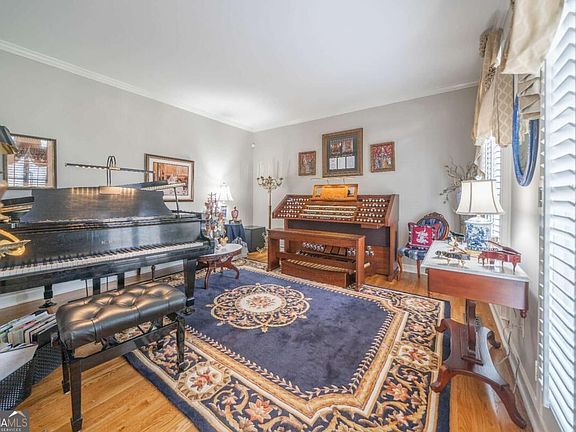 4th image of 7 Sterling Ct