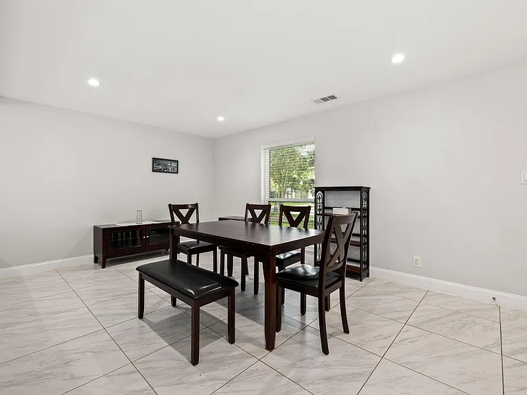 2114 Briargreen Dr — Photo 13