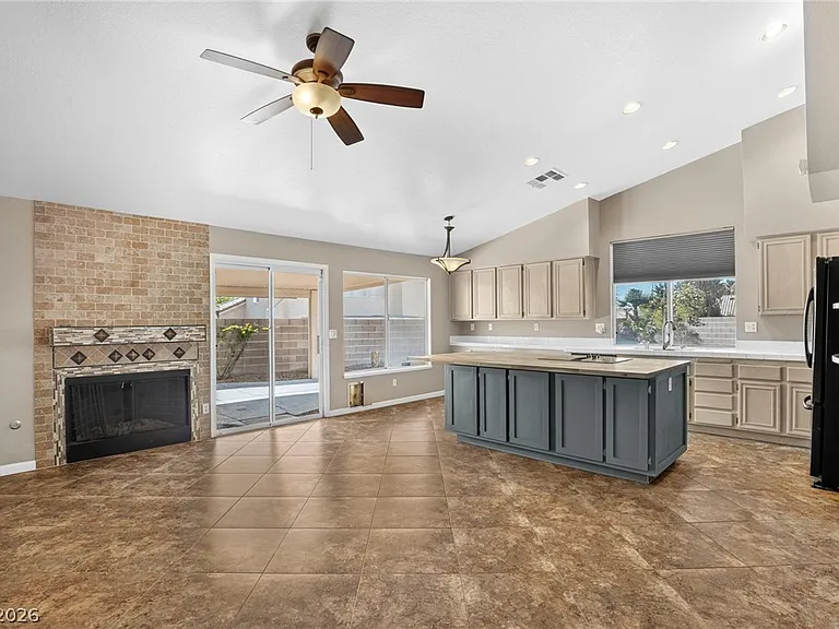 4552 Gonzales Dr — Photo 38