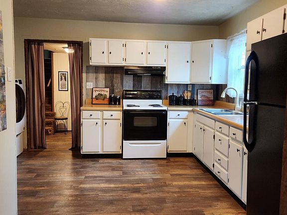 4th image of 137 Longfellow Dr