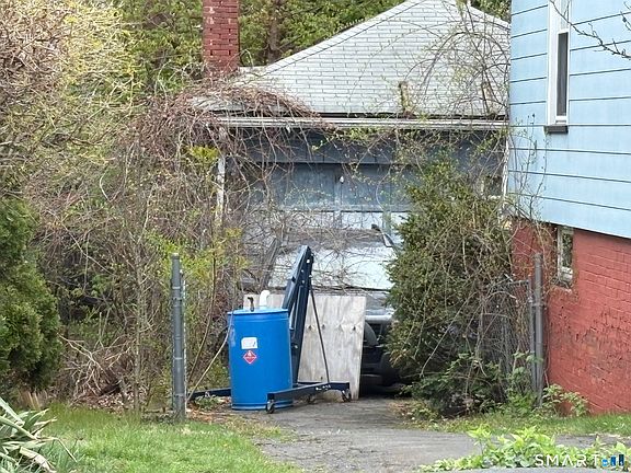 5th image of 304 Maple Street