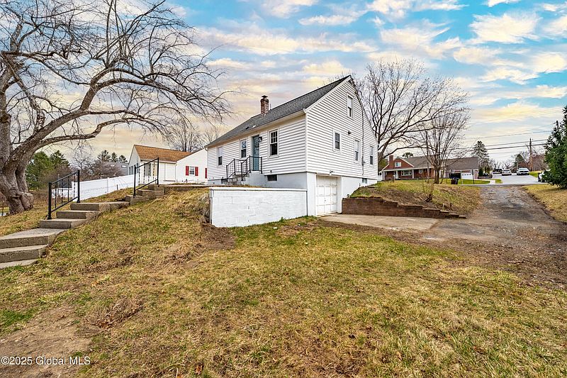 4th image of 174 Bloomingrove Drive
