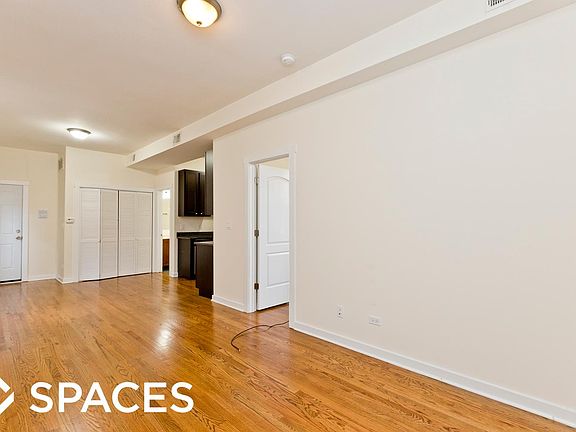 3rd image of 1827 N Hermitage Ave #1RHLS
