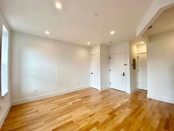 4th image of 147 W 130th St #4B