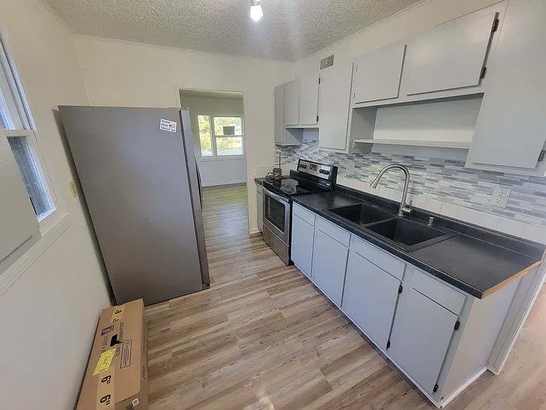 1213 Park Dr — Photo 6