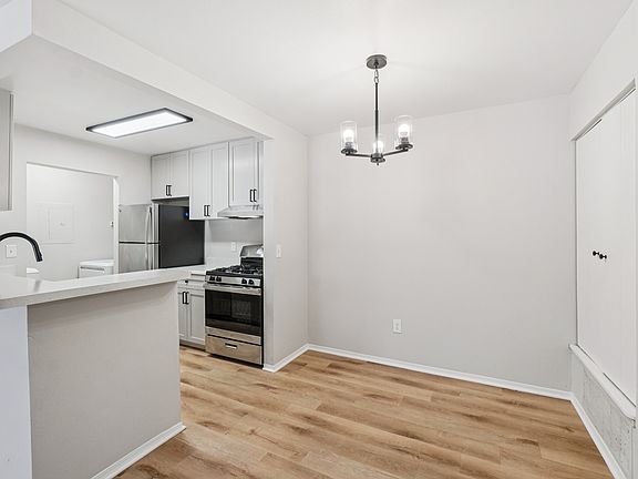4th image of 37255 S Woodbridge Cir #2-101