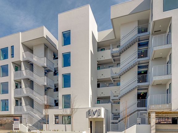 4th image of 700 1st Ave N #202