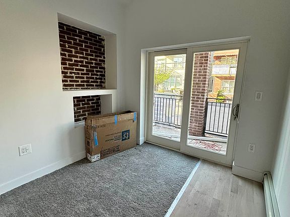 5th image of 942 51st St #1F