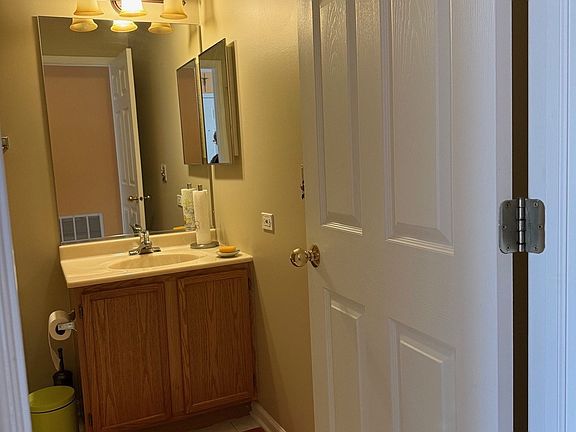 4th image of 1033 N Village Dr Unit 3