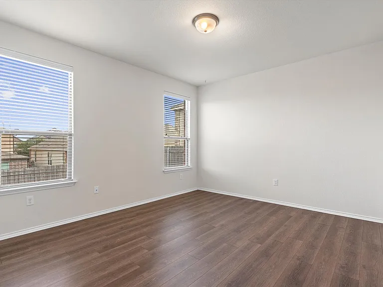 7604 Knockfin Dr — Photo 15