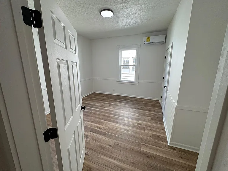 345 Flint St — Photo 3