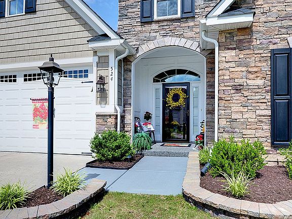 3rd image of 524 Caroline Cir