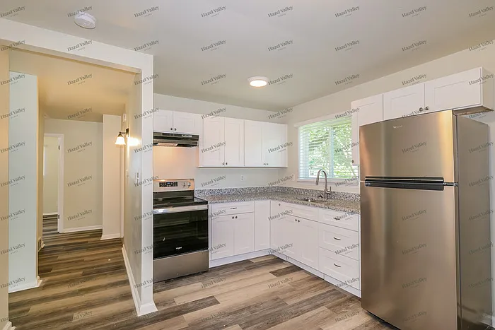 1149 Scott Ave — Photo 7