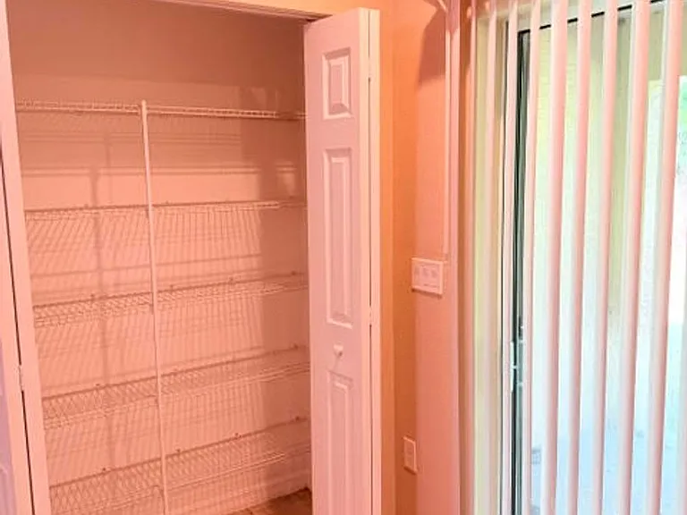 113 Brunswick Ln — Photo 6