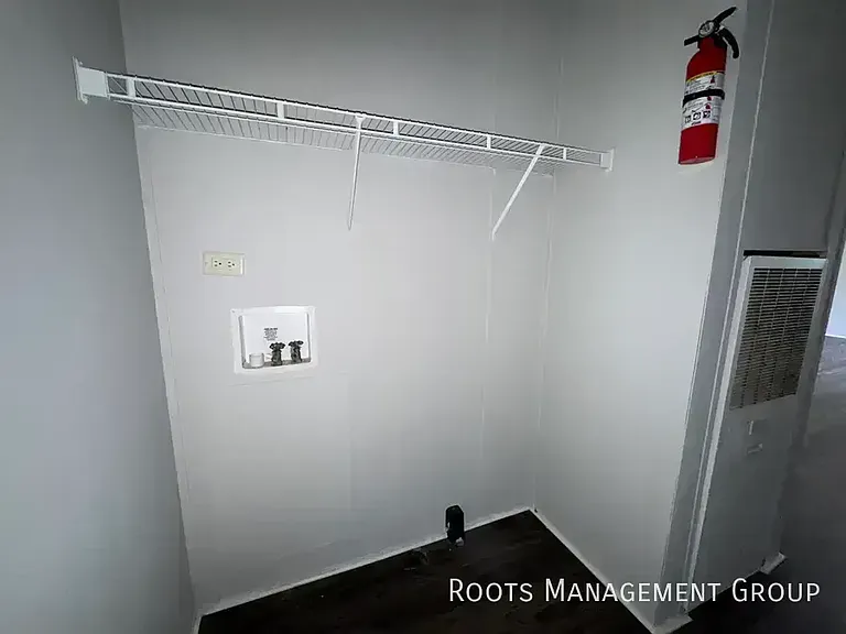1325 N Franklin St #208 — Photo 4