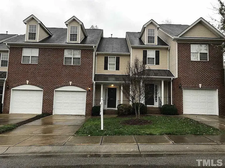 834 Saratoga Dr — Photo 1