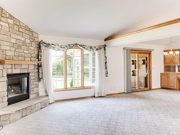 4th image of 23895 Woodmont Dr