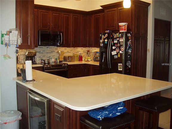 4th image of 1521 Foxcroft Dr W