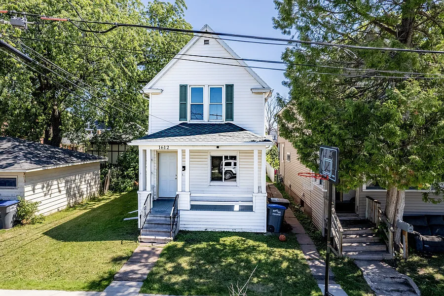 1612 Baxter Ave