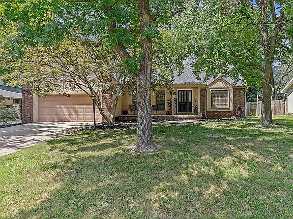 2nd image of 5547 S Elmira Ave