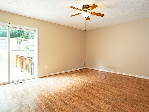 3rd image of 2323 Breckenridge Ct