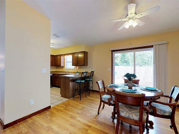 3rd image of 18 Atlantic Oaks Cir