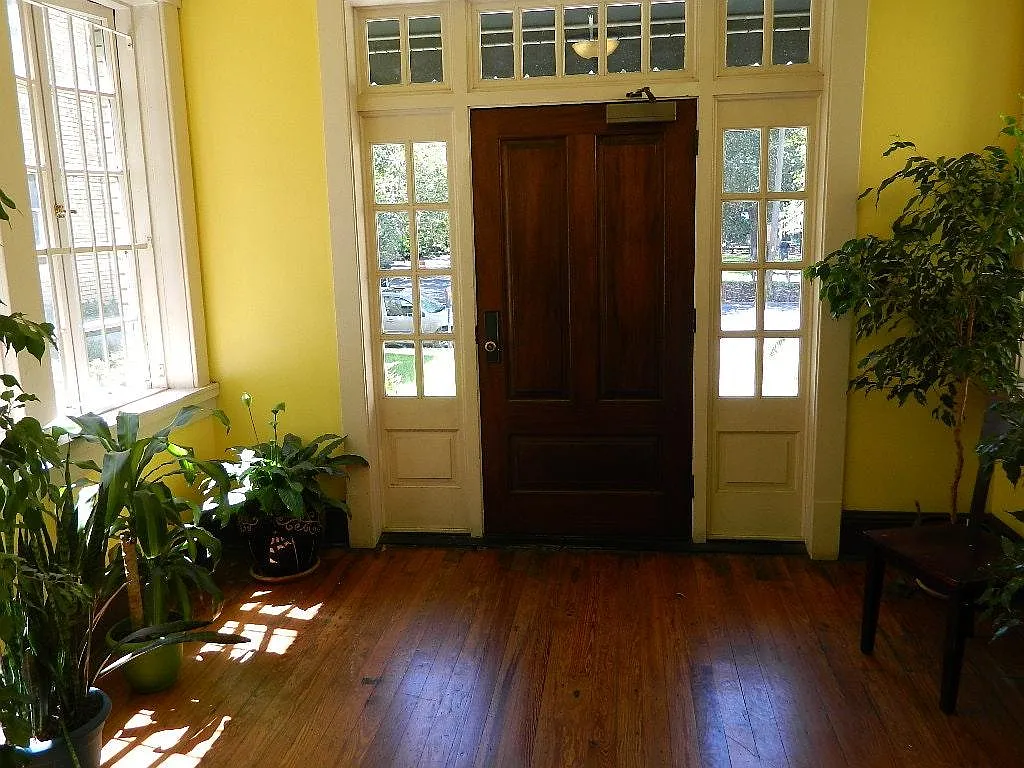 210 E State Street — Photo 2
