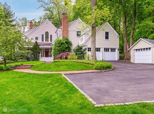 85 Harbor Ln, Roslyn, NY 11576