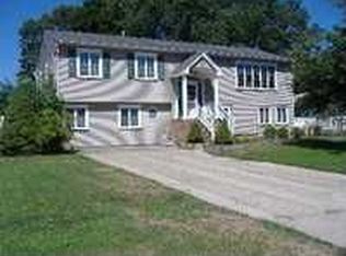 54 Munson Ln, West Sayville, NY 11796