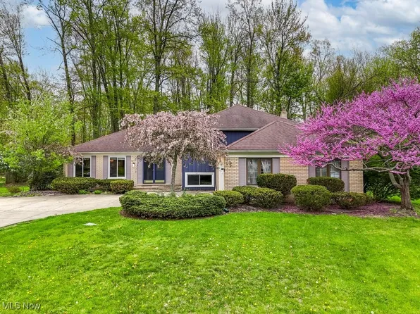 1889 Halls Carriage Path, Westlake, OH 44145